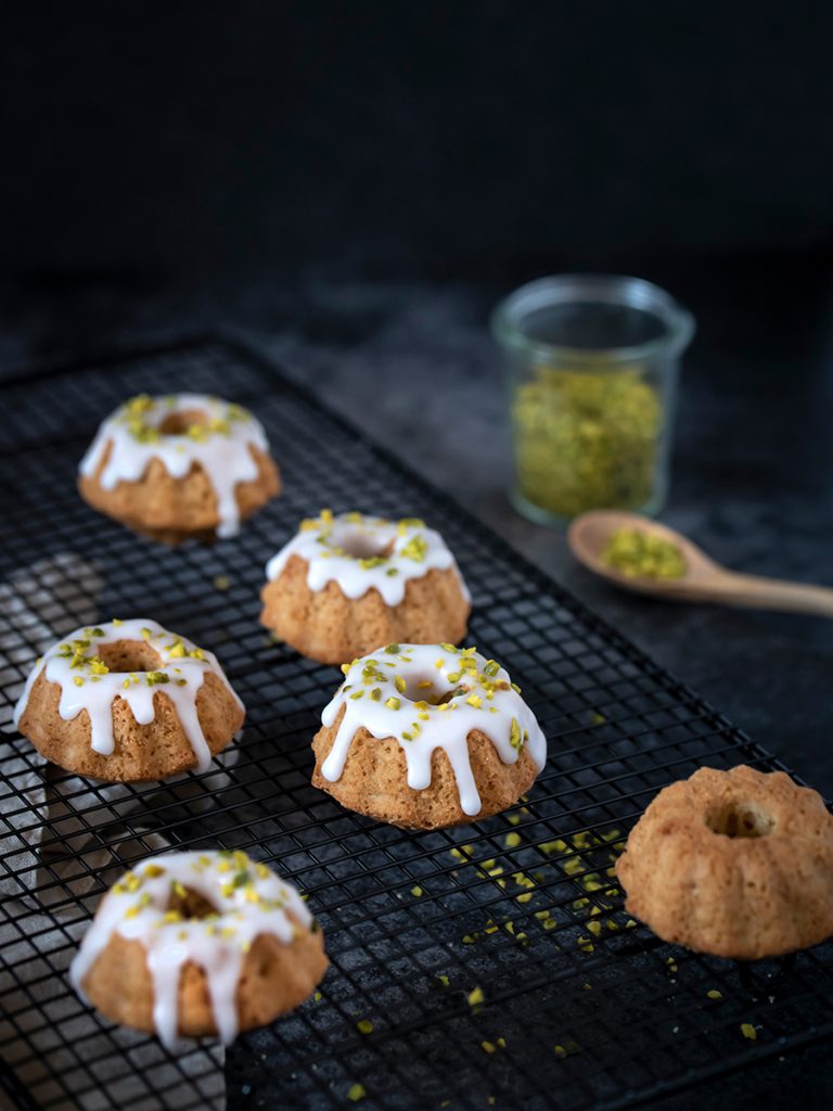 ruhrwohl.de - Rezept für köstlichen Eierlikörkuchen in Mini-Gugelhupf-Form