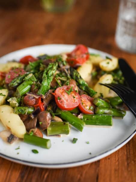 ruhrwohl.de - Grüner Spargel: Einfache und schnelle Spargelpfanne mit ...