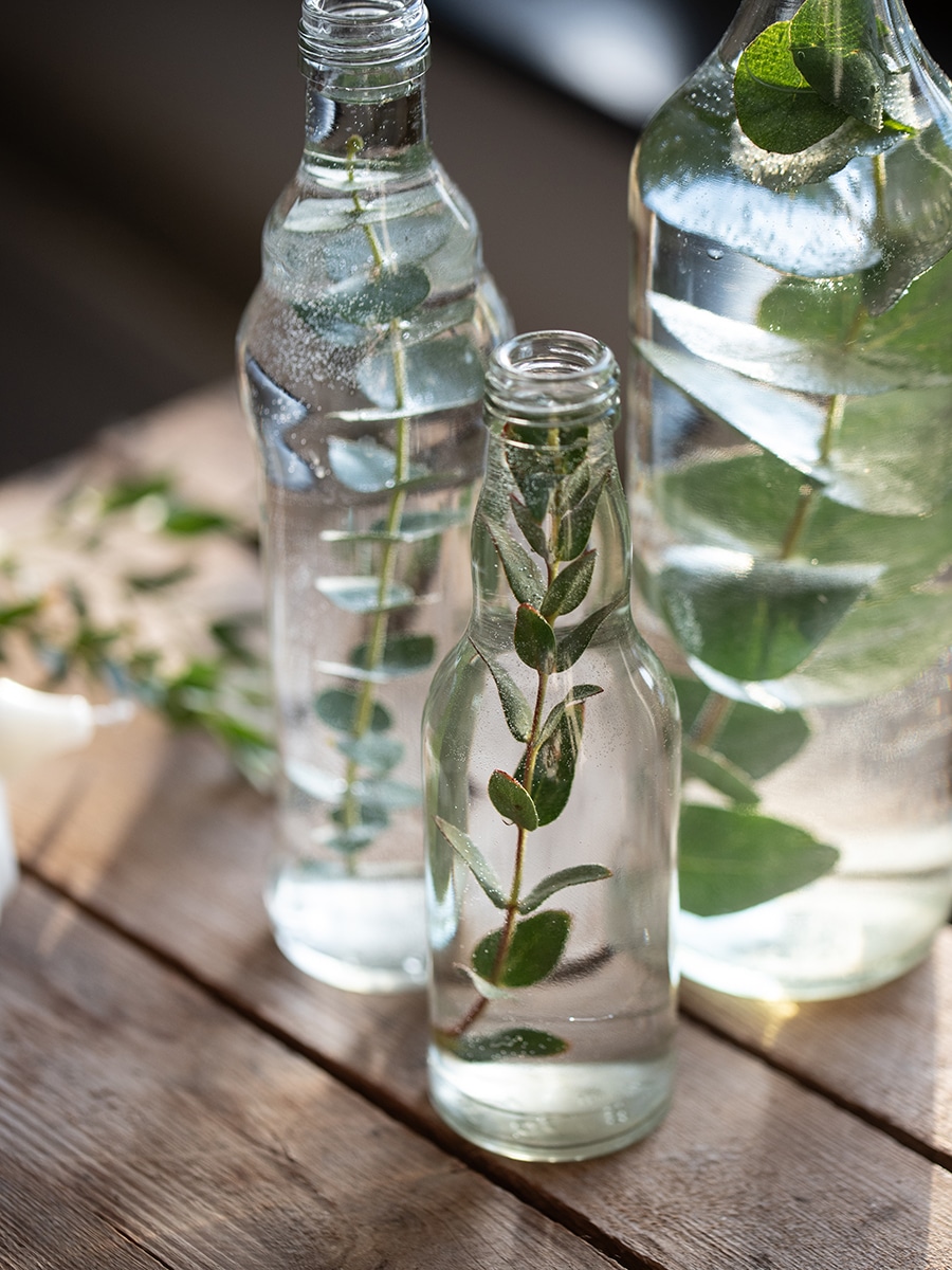 Kerzenhalter aus Flaschen mit Eukalyptus (4)